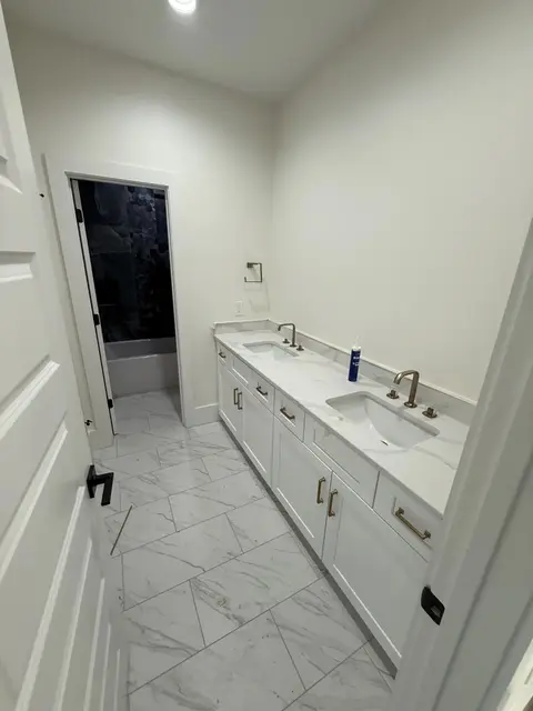 New Construction Plumbing in Port Neches: Primary Bath Trim Out and Fixture Install, photo 3